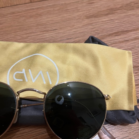 SOLD Ray Ban Round Gold Metal Framed Sunnies - Picture 5 of 6